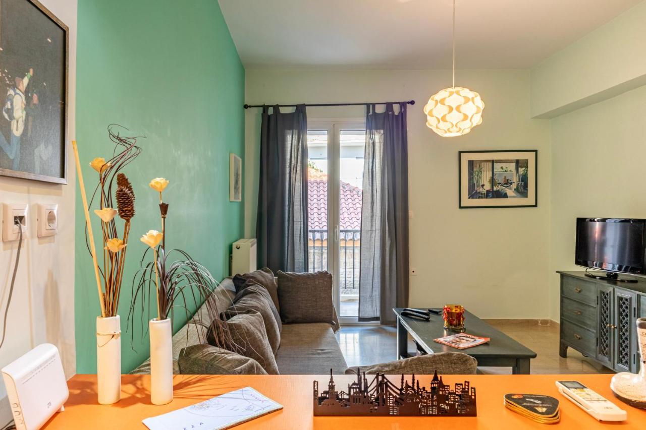 Erika'S Oasis - Stylish Gem Inthe Heart Of History Apartment Kalamata Bagian luar foto